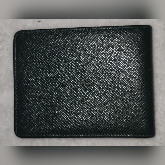 Louisvuitton taiga bifold wallet - Picture 2 of 10